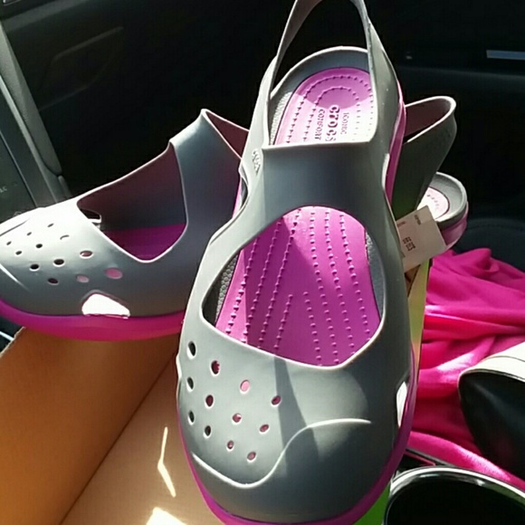 CROCS Shoes - NWT Crocs women's size 10